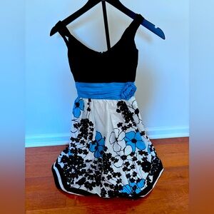 City Triangles Junior Black Blue White Floral Fit & Flare Party Dress Size 3